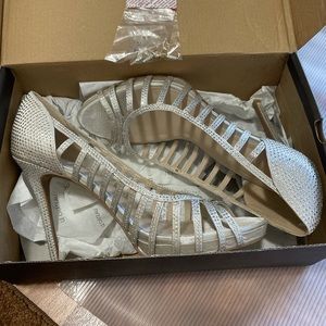 Le Chateau - Silver Diamond Heels 4"